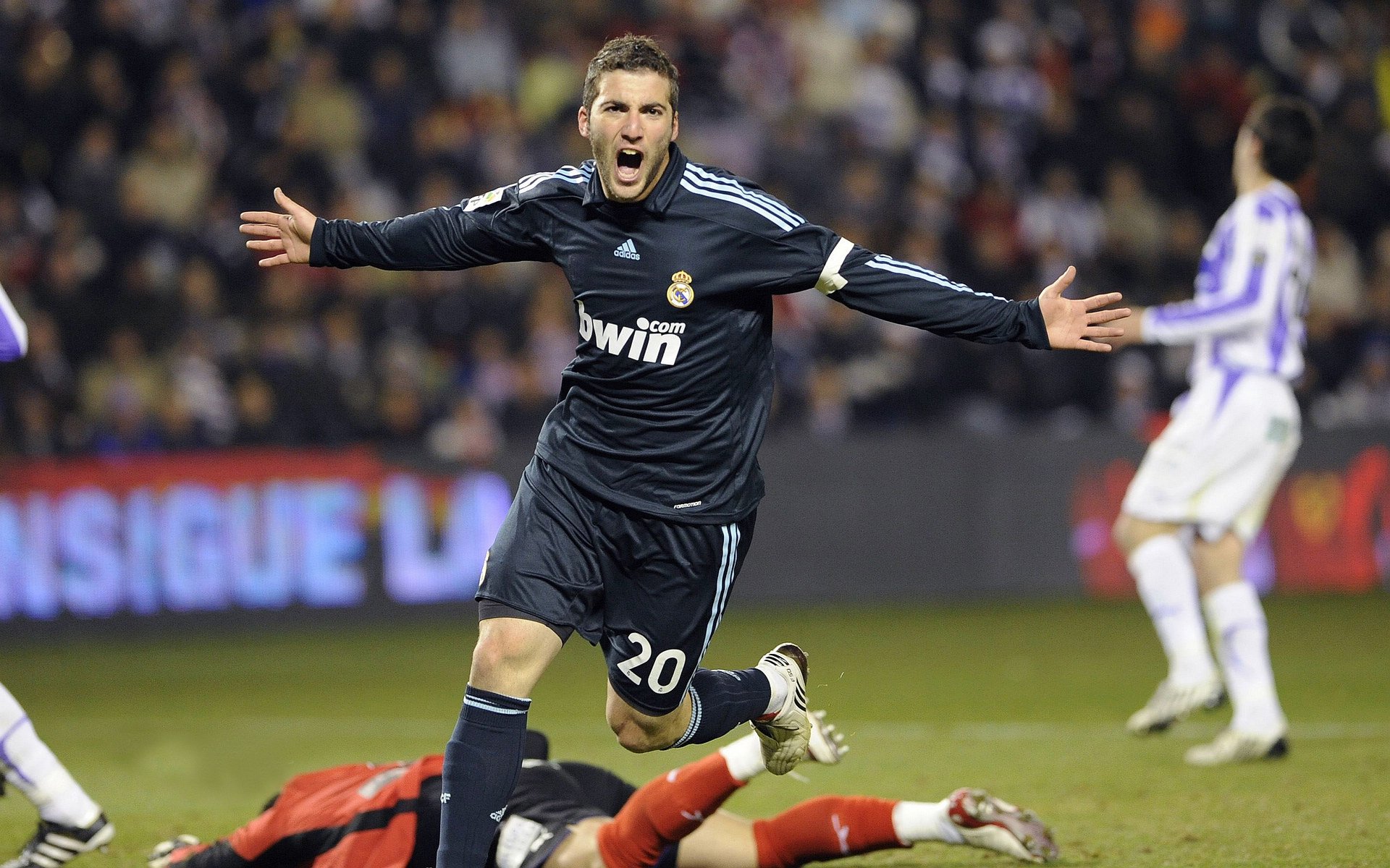 C罗连续三场比赛得分超过爆冷，C9不断突破！再创辉煌时刻