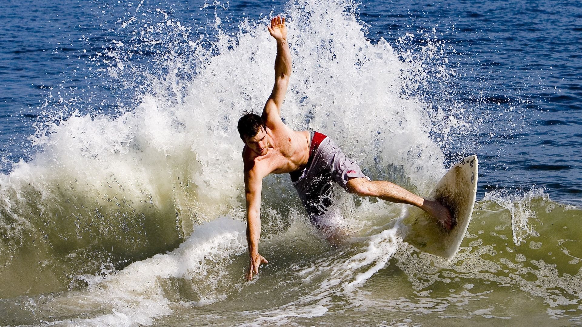 Uzi重要时刻比赛局势复杂，IG带队取胜！赢得满堂喝彩